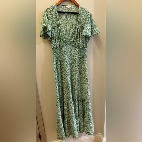 Max Studio Dresses & Skirts - Max Studio smocked flutter sleeve green maxi dress Size Large